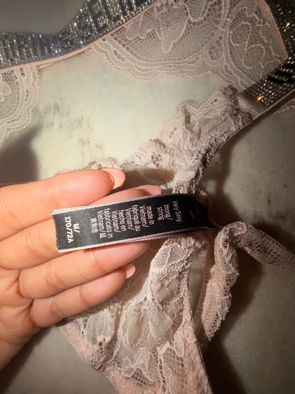 Victoria's Secret - Image 3