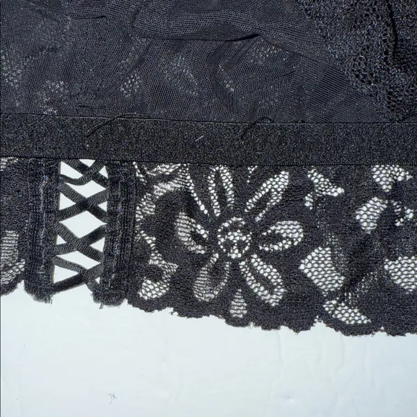 Victoria's Secret Black Lace Bralette XL unlined - Image 4