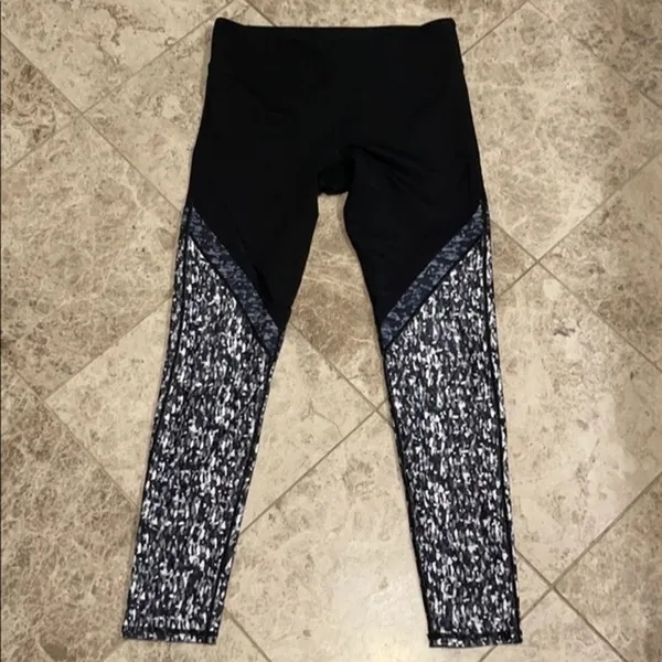 Fabletics Mid-Rise Mesh Powerhold Legging Medium Black Sheer Full Length - Image 4