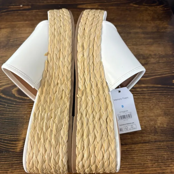 Time And Tru‎ White Platform Sandals Size 9 - Image 4