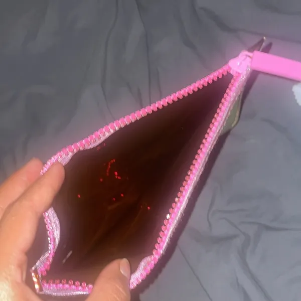 Drunk elephant makeup bag Holographic - Image 5