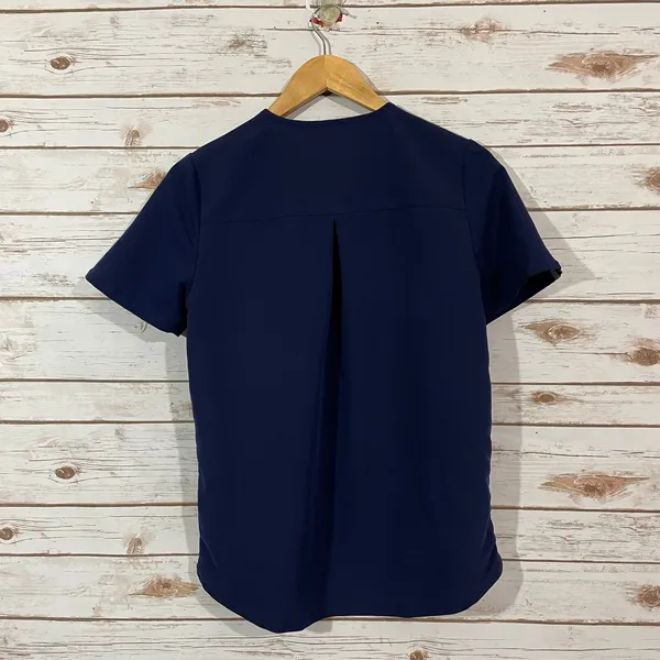 FIGS Kaya Classic V Neck Scrub Top - Blue - XS - Image 10