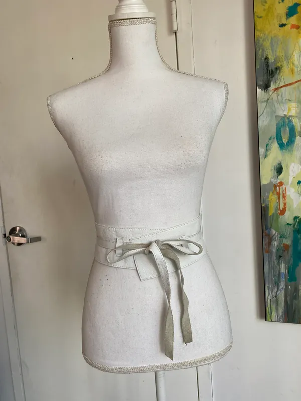 Guess White Leather Waist Belt Size Small - Image 3