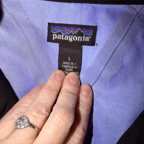 Nice Patagonia Women's Black Collared Rain Jacket - Image 6