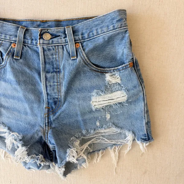Levi's 501 Original Distressed Cut Off Denim Shorts Womens 27 Light Wash Blue - Image 4