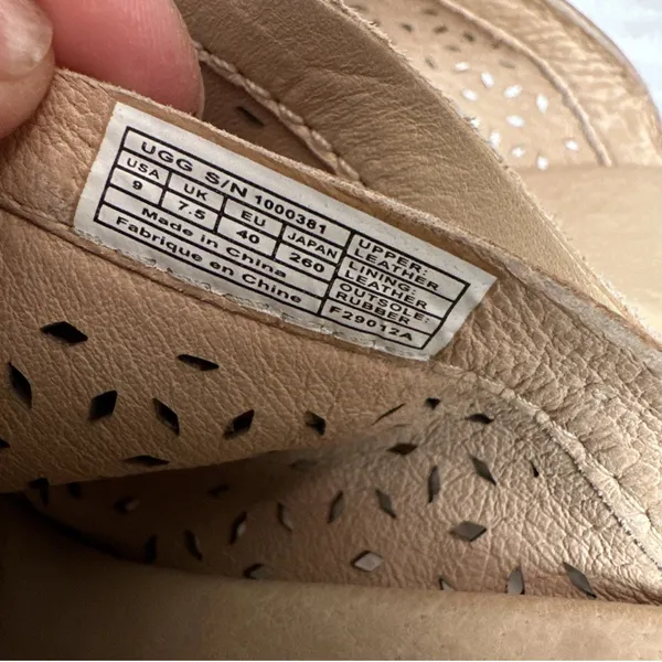 Women's Ugg Wooden Heel Tan Leather Peep Toe Laser Cut Clogs size 9 - Image 4