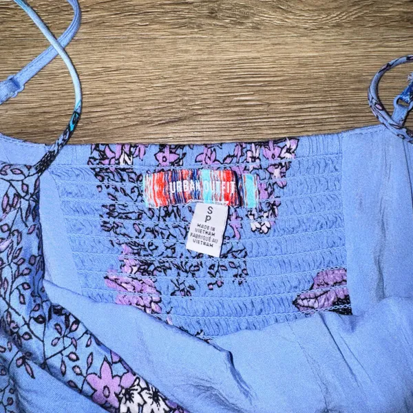 Urban Outfitters Blue Floral midi dress - Image 4