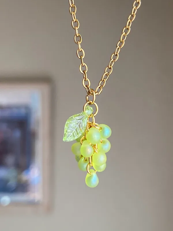 Handmade aurora light green tiny drop Czech glass grape muscat necklace💚 - Image 3