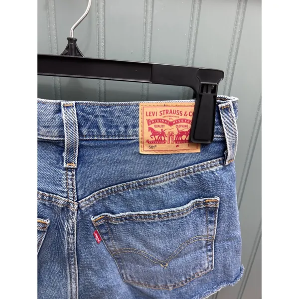 Levis 501 Original High Rise Distressed Denim Cut Off Shorts Medium Wash W26 - Image 5