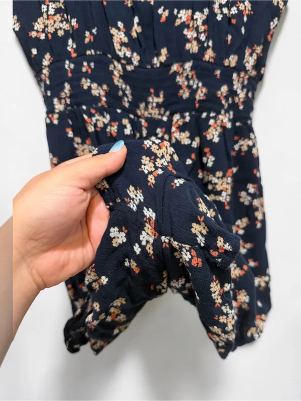 Abercrombie & Fitch Navy Floral Button Front Romper Size Medium - Image 4