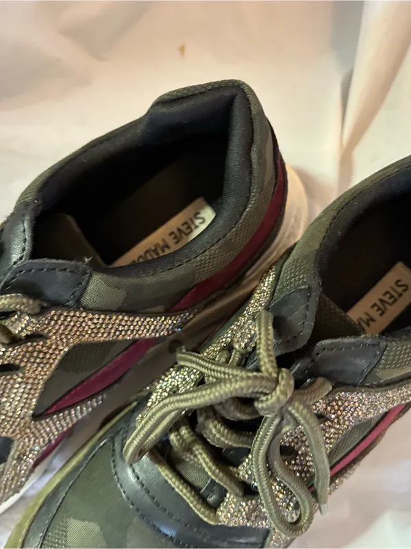 Steve Madden Olive Camo & Burgundy Crystal-Trim Sneaker - Image 7