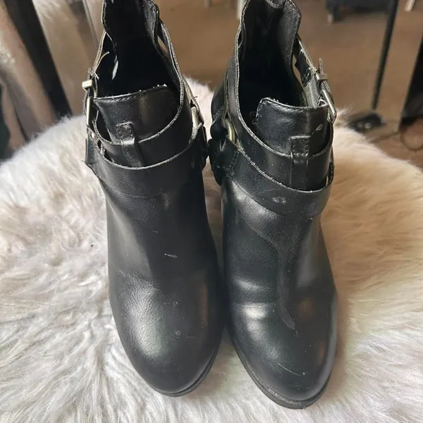 Express Women's Black Boots - Image 2
