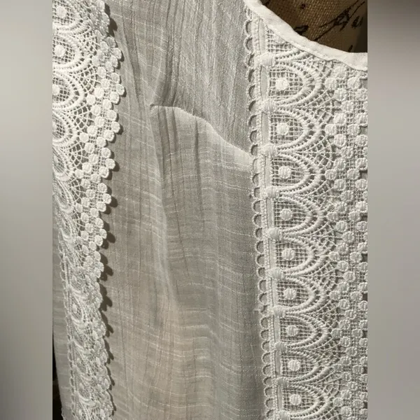 Zac & Rachel Woman 2X Elegant White Lace Trim Women's Top - Image 6