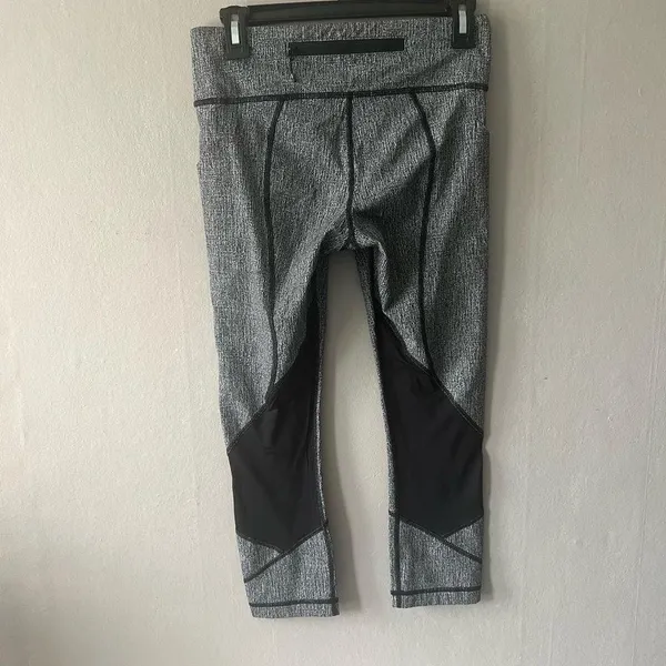 Lululemon Grey Pace Rival Cropped Leggings Size 6 - Image 3