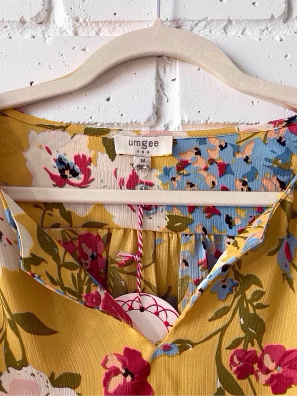 Umgee Floral V‑Neck Blouse NWT – M – Lightweight Polyester - Image 3