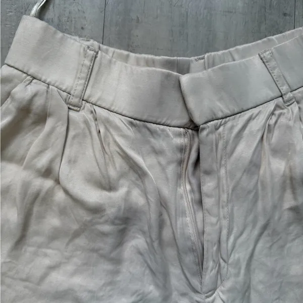 Zara Cream Elastic Waist Shorts - Image 2