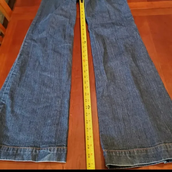 7 For All Mankind Seven7 wide leg Dark Blue Flare Jeans are a size 28. - Image 7