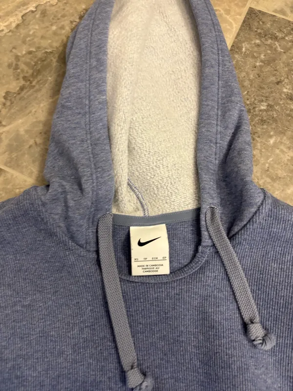 Nike Cropped Hoodie - Image 2