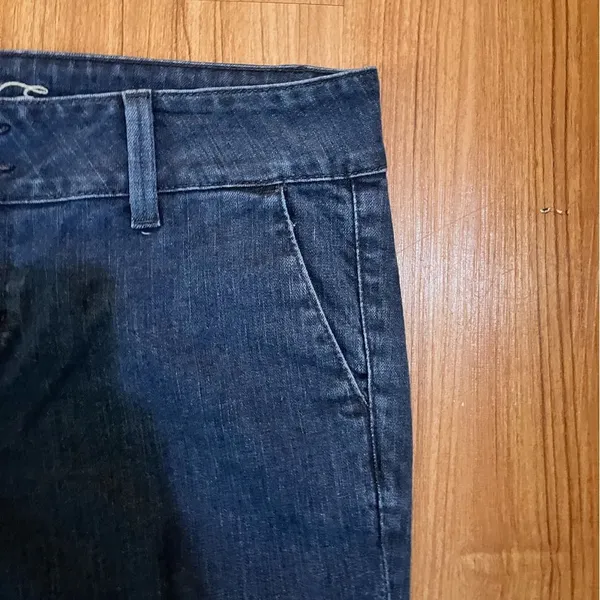 American Eagle Outfitters Men's Dark Blue Relaxed Denim Shorts - Image 3