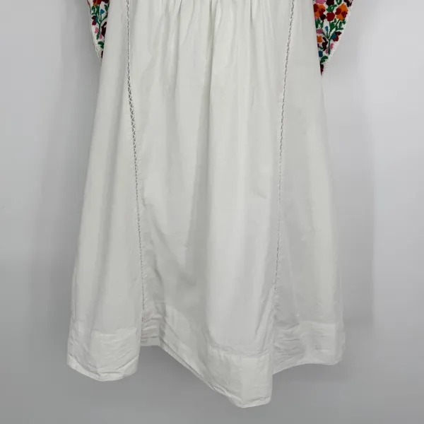 Love The Label Mini Dress Medium White Floral Embroidered Flutter Sleeve‎ Boho - Image 3