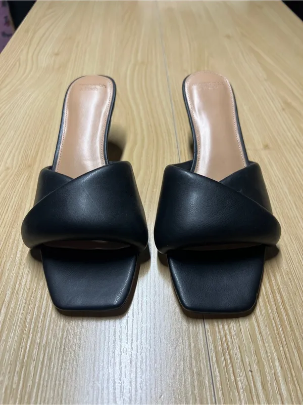 Abercrombie & Fitch Black Padded Crossover Heeled Mules Size 9 - Image 2