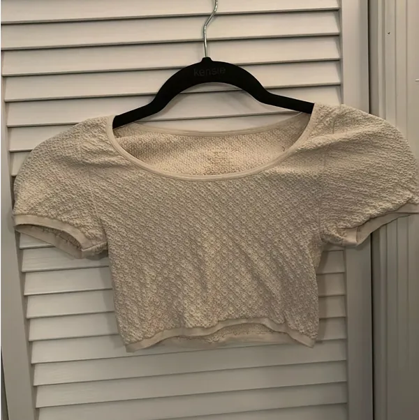 Free People Cream Popcorn Croptop - Image 2