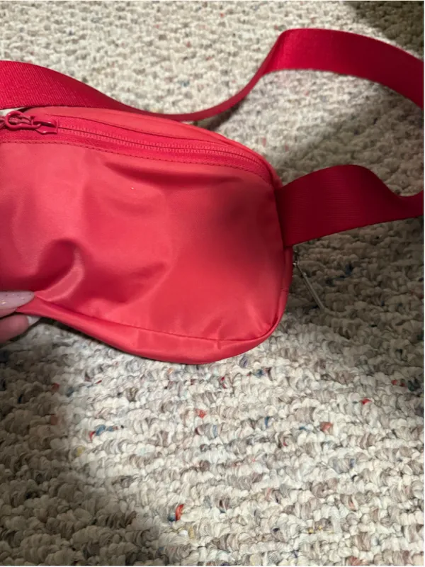 Lululemon Everywhere Belt Bag *1L Fuchsia Pink Red Crossbody Adjustable - Image 5