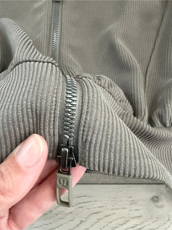 Lululemon Ribbed Softstreme Cropped Jacket size 2 - Image 2
