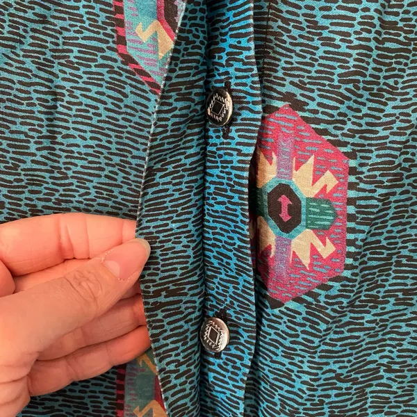 Wrangler Authentic Western Blue Aztec Print Vintage Button Down Shirt Medium - Image 5