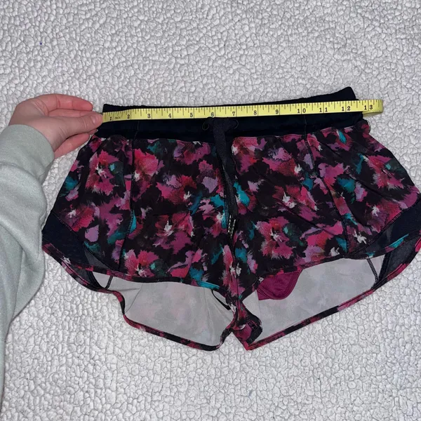 Lululemon Hotty Hot Shorts - Image 9