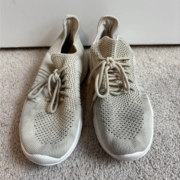Women’s Beige Knit Sneakers Size: 8 Tan - Image 2