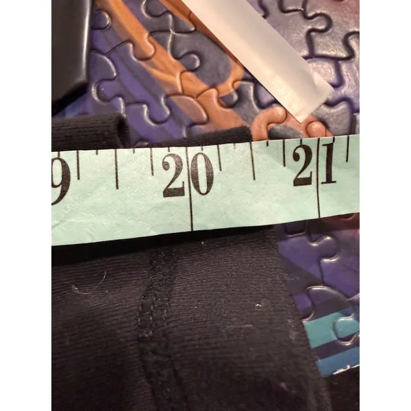 Lululemon Black‎ Cropped Leggings Women's Size 6 Athleisure Workout flaw - Image 6