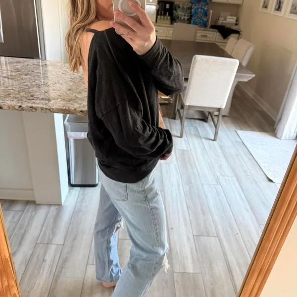 Alo-yoga Women's Grey and Black Jumper - Image 3