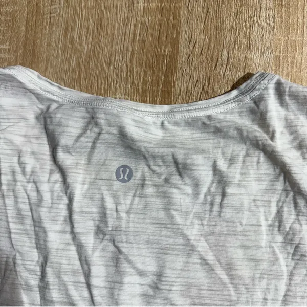 lululemon Light Gray Crewneck Active Athletic Short Sleeve Tee Size 4 GUC - Image 6