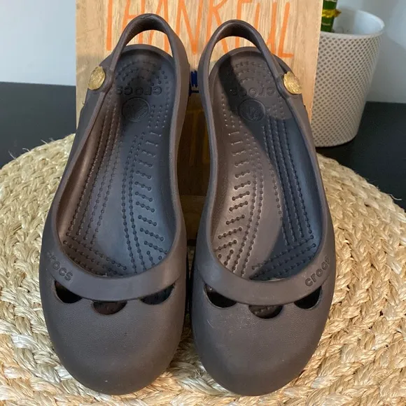 Crocs womens brown ballet flats size 5 - Image 2