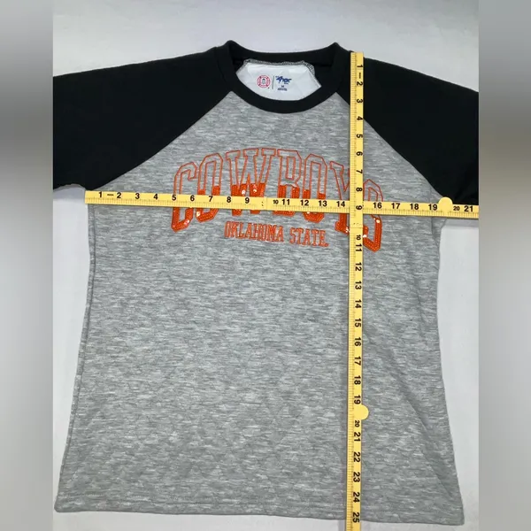 G-III 4Her Oklahoma State Cowboys Woman’s Quilted Sequin Raglan Shirt Medium - Image 8