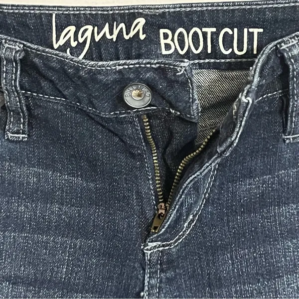 Women's Bull Head Laguna Bootcut Jeans‎ Distressed Dark Wash Size 5 Short - Image 8