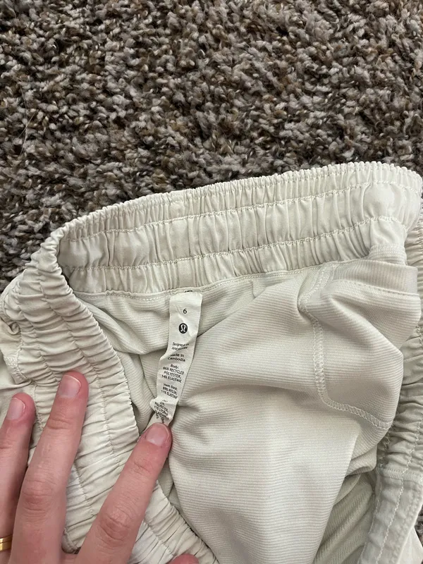 Lululemon Shorts LR Hotty Hot 2.5" Bone  - Image 3