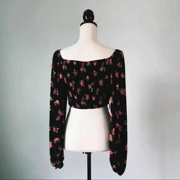 WILD FABLE | Black Y2K Floral Smocked Crop Top Sz L - Image 6