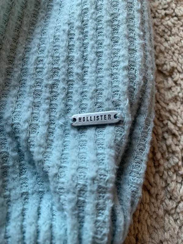 Hollister long sleeve sweater - Image 3