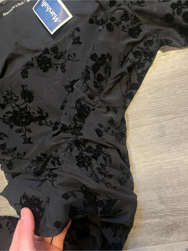 Abercrombie & Fitch Black Floral Velvet Burnout Long-Sleeve Top - Image 3