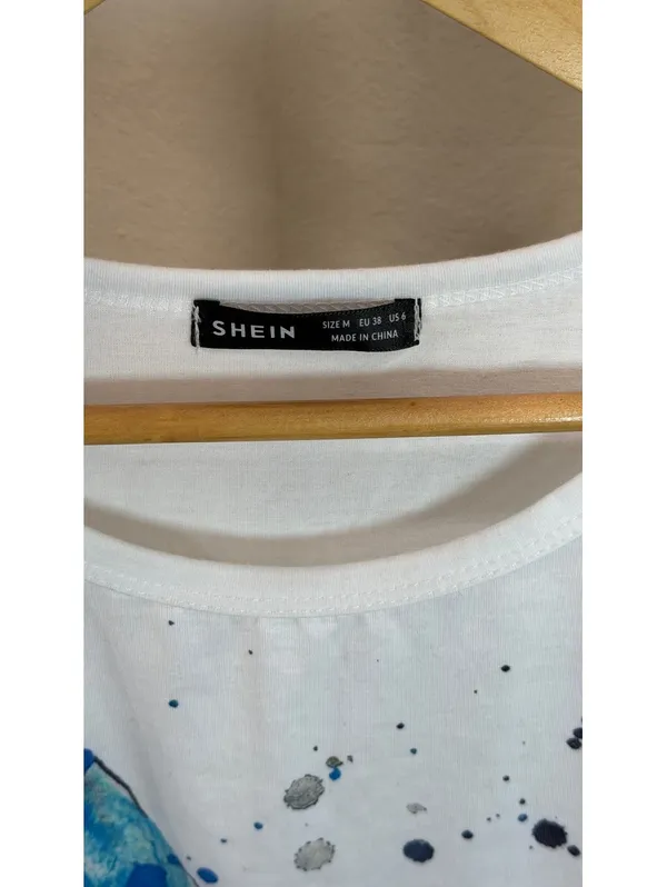 Size M White Butterfly Graphic T-Shirt Blue - Image 2