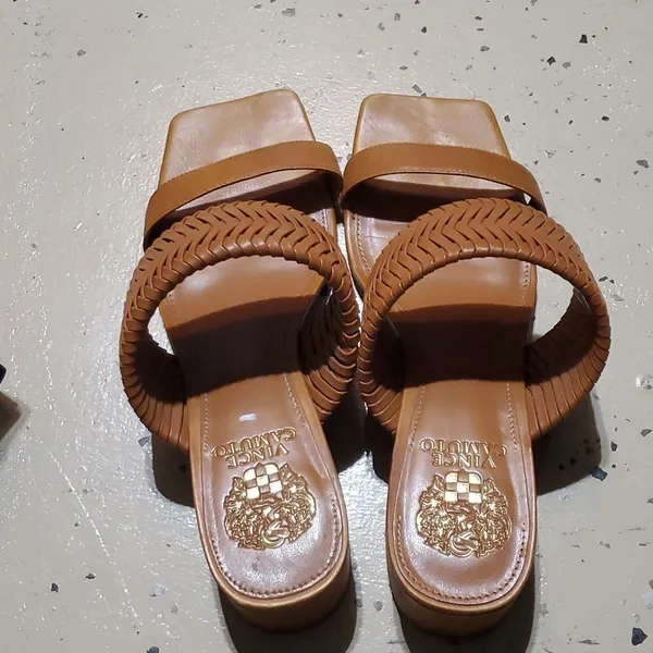 Brown Vince camuto sandals. size 9M - Image 3