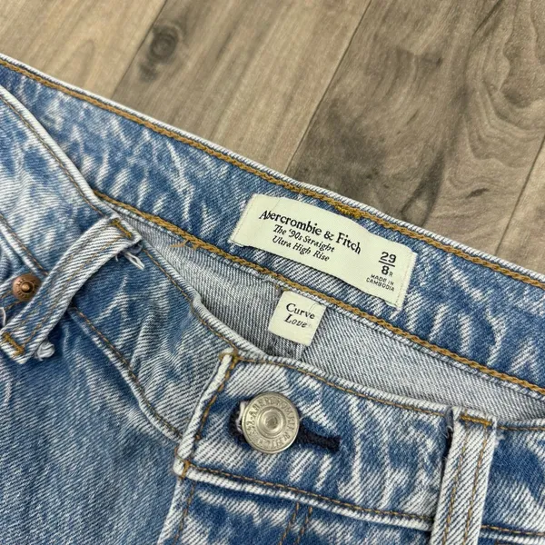 Abercrombie and fitch Curve Love 90s Straight Ultra High Rise 8R - Image 4