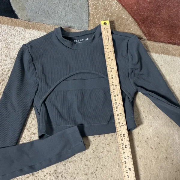 SET ACTIVE Ribbed Cutout Long Sleeve Crop Top Womens S Grey Athleisure Mock Neck - Image 2
