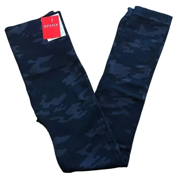 Spanx Leggings Size Medium NWT Black Camo Compression Seamless Look at Me Now - Image 5