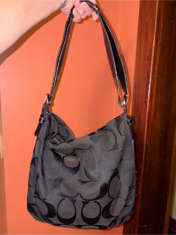 Coach Black Signature Canvas Shoulder Bag - Image 4