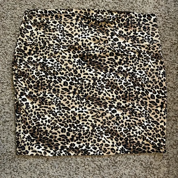 Charlotte Russe leopard mini skirt - Image 3
