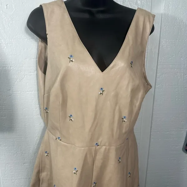 Avec Les Filles' Tan Sleeveless Faux Leather Romper Size Large NWT - Image 4