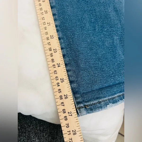 Good American denim jumpsuit, and it has a very clean, modern-utility vibe SZ 2 - Image 9